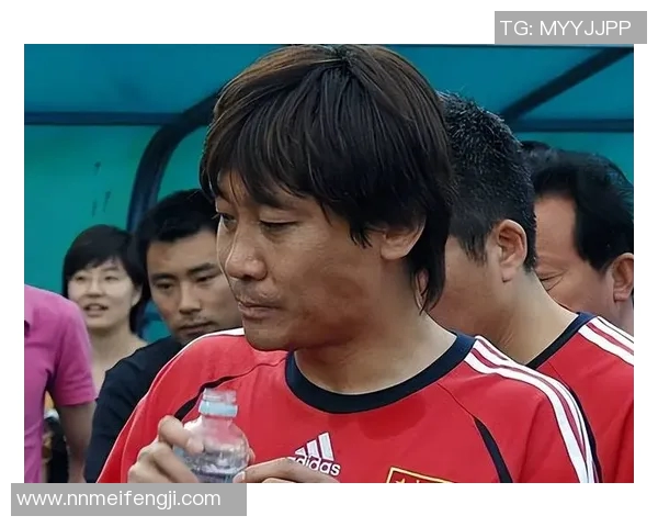 高峰：从足球场上的英雄到人生路上的领袖之路